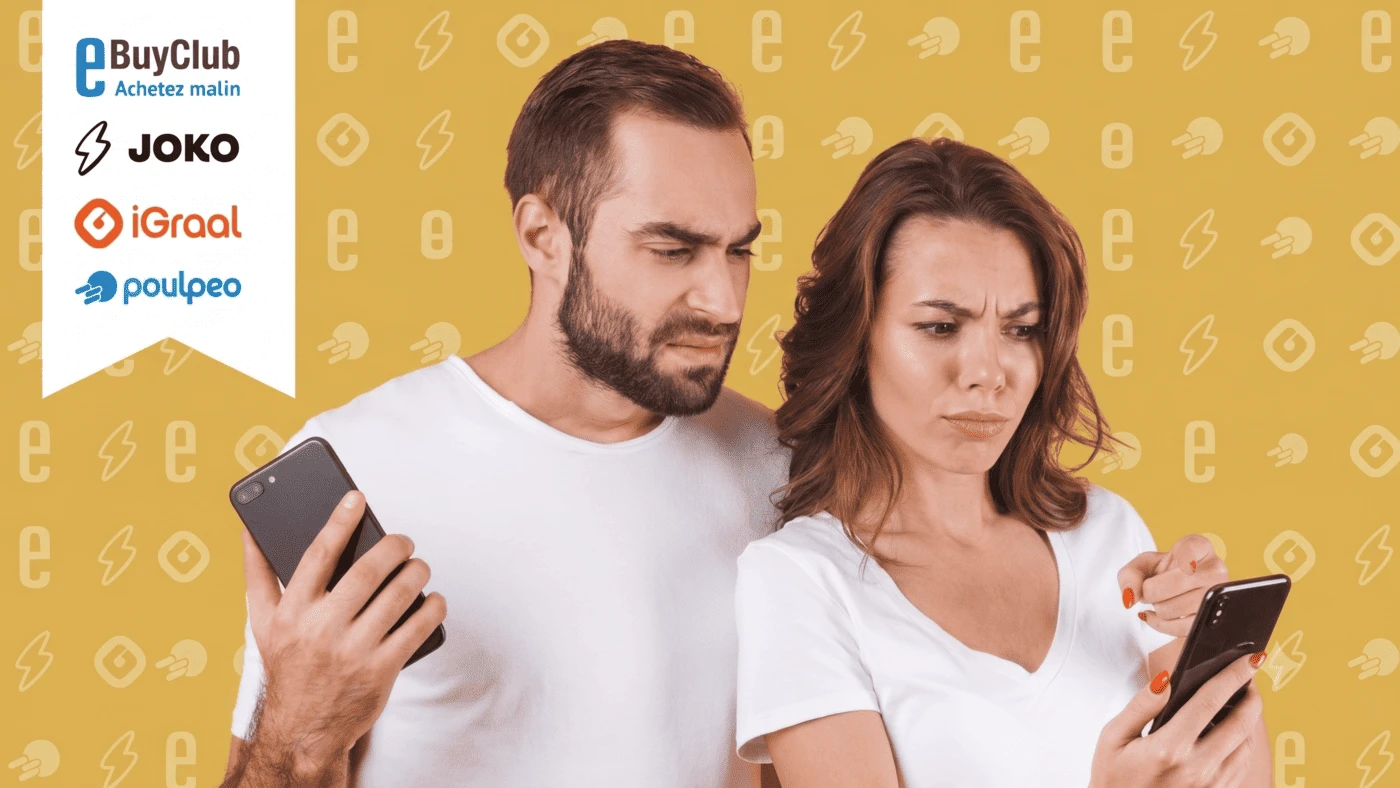 Couple consultant les applications de cashback iGraal, Joko, eBuyClub et Poulpeo sur smartphone